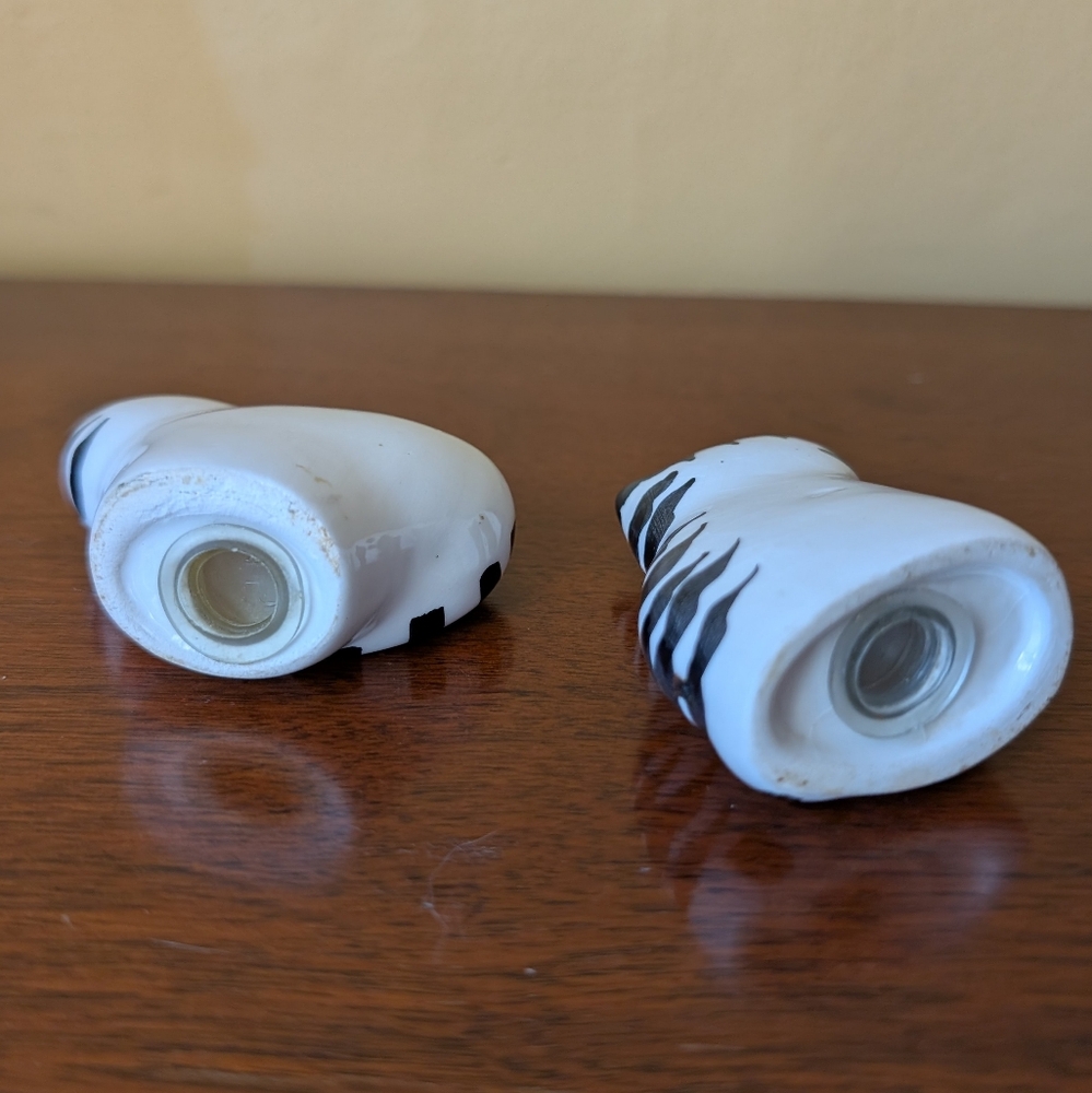 Striped Ceramic Cat Salt and Pepper Shakers - Picture 4 of 4